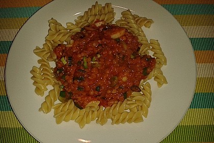 Linsenbolognese mit Pasta und Frühlingszwiebeln 22