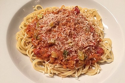 Linsenbolognese mit Pasta und Frühlingszwiebeln 12