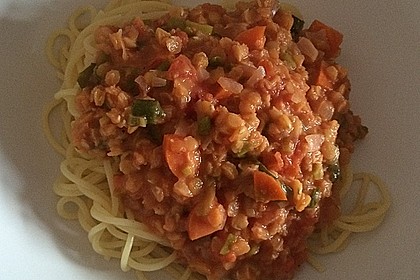 Linsenbolognese mit Pasta und Frühlingszwiebeln 27