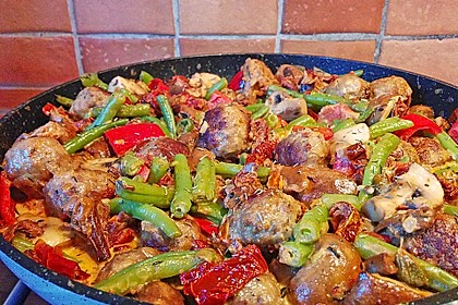 Bohnen-Pfifferlingspfanne mit Hackbällchen 7