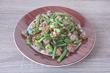 Bohnen-Pfifferlingspfanne mit Hackbällchen 10
