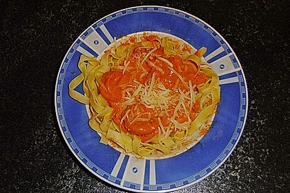Garnelen in fruchtig, scharfer Sauce auf Nudeln 11