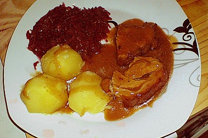 Schweinshaxe ohne Knochen mit Kruste und Gr&uuml;nkohl &agrave; la Kalli 1