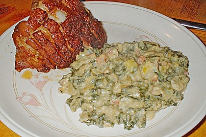 Schweinshaxe ohne Knochen mit Kruste und Gr&uuml;nkohl &agrave; la Kalli