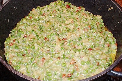Gr&uuml;nes Erbsenp&uuml;ree mit Schmelzzwiebeln