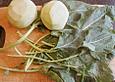 Putenbrustfilets an Kohlrabip&uuml;ree sowie Kohlrabi- und M&ouml;hrenw&uuml;rfeln