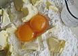 Gebratene Piroggen mit Krautf&uuml;llung auf Pfifferlingsragout