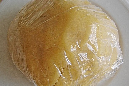 Gebratene Piroggen mit Krautf&uuml;llung auf Pfifferlingsragout 1