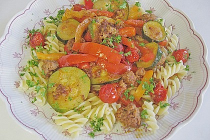 Italienische Nudelpfanne mit Hackfleisch und Gem&uuml;se 4
