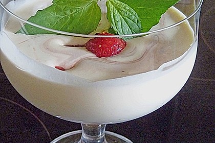 Gepfefferte Erdbeeren an marmorierter Mascarponecreme 1
