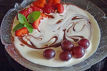 Gepfefferte Erdbeeren an marmorierter Mascarponecreme 3