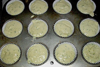 Zucchini Muffins mit saurer Sahne 32