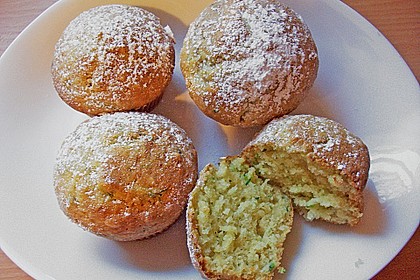 Zucchini Muffins mit saurer Sahne