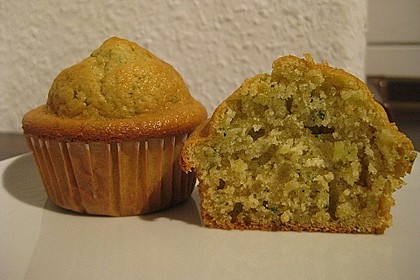 Zucchini Muffins mit saurer Sahne 5