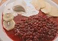 Johannisbeersauce zu Vanilleeis