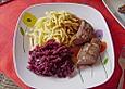 Medaillons vom Reh an Preiselbeerjus