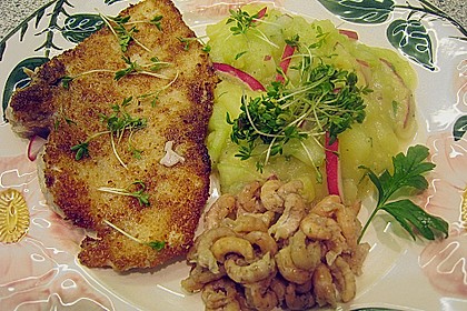 Schwertfischsteak und Krabben an Kartoffel - Gurken - Salat 1