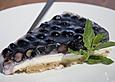 Frischk&auml;setorte mit Br&ouml;selboden und Blaubeeren