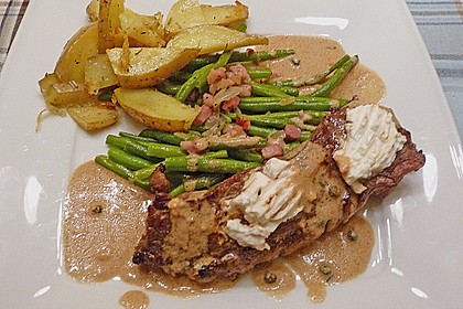 Mit Ziegenk&auml;se &uuml;berbackenes Entrec&ocirc;te an Pfeffersauce, gr&uuml;nen Bohnen und Kartoffelecken 4