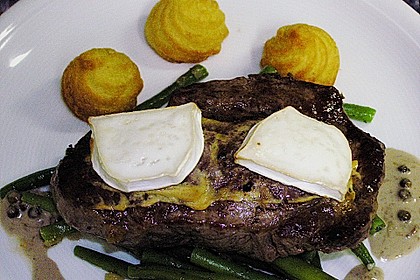 Mit Ziegenk&auml;se &uuml;berbackenes Entrec&ocirc;te an Pfeffersauce, gr&uuml;nen Bohnen und Kartoffelecken 6