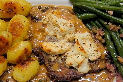 Mit Ziegenk&auml;se &uuml;berbackenes Entrec&ocirc;te an Pfeffersauce, gr&uuml;nen Bohnen und Kartoffelecken 8