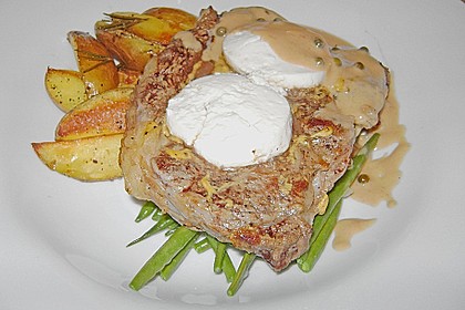 Mit Ziegenk&auml;se &uuml;berbackenes Entrec&ocirc;te an Pfeffersauce, gr&uuml;nen Bohnen und Kartoffelecken 9