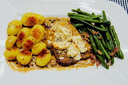 Mit Ziegenk&auml;se &uuml;berbackenes Entrec&ocirc;te an Pfeffersauce, gr&uuml;nen Bohnen und Kartoffelecken 10