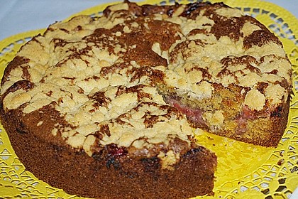 Streuselkuchen mit Erdbeer - Rhabarber - F&uuml;llung 1