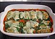 Mangoldr&ouml;llchen mit Hackfleisch im Tomaten - Paprikabett