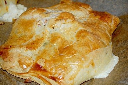 Blätterteigpäckchen mit Lachs, Schafskäse und Spinat 15