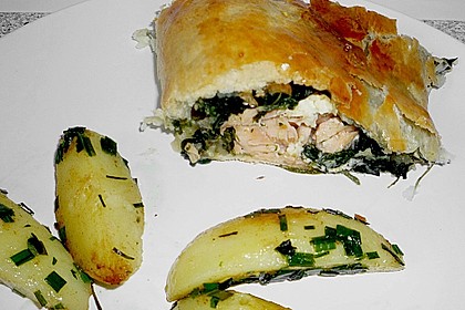 Blätterteigpäckchen mit Lachs, Schafskäse und Spinat 13