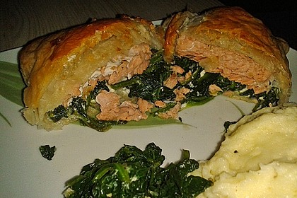 Blätterteigpäckchen mit Lachs, Schafskäse und Spinat 14