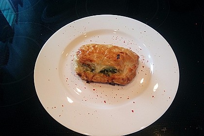 Blätterteigpäckchen mit Lachs, Schafskäse und Spinat 18