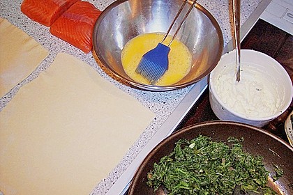 Blätterteigpäckchen mit Lachs, Schafskäse und Spinat 22