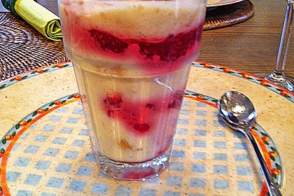 Bayrische Creme mit Himbeermark und L&ouml;ffelbiskuits 1