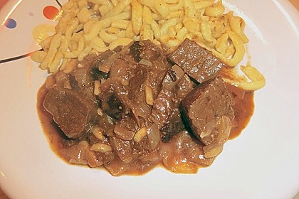 Hirschgulasch mit Pflaumen