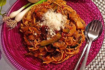Spaghetti mit Zucchini und Pilzen