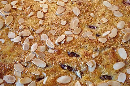 Zwetschgenkuchen mit Sahne - Mandelguss 4