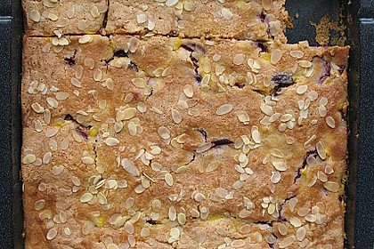 Zwetschgenkuchen mit Sahne - Mandelguss 6