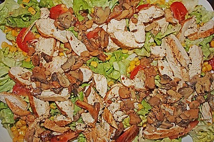 Salat mit Putenstreifen und Champignons