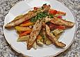 Putenbruststreifen auf Gem&uuml;se - Penne