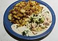 Bratkartoffeln mit Fisch in Senfsauce