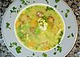 Erbsen - M&ouml;hrensuppe  mit Kalbsbratwurst