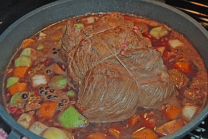 Rehkeule in Granatapfelsauce mit Schupfnudeln und Brokkoli 6