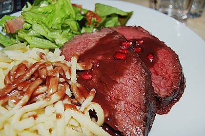 Rehkeule in Granatapfelsauce mit Schupfnudeln und Brokkoli 1
