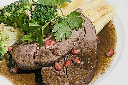 Rehkeule in Granatapfelsauce mit Schupfnudeln und Brokkoli 3