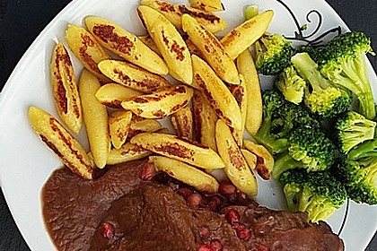 Rehkeule in Granatapfelsauce mit Schupfnudeln und Brokkoli 7