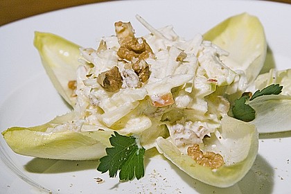 Chicoree - Selleriesalat in Joghurt � Walnussdressing