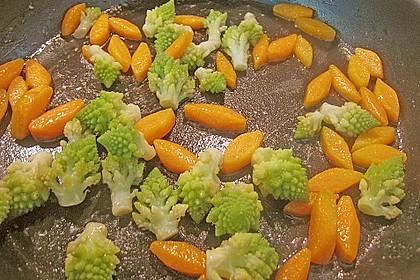 Wachtel an Petersilien - Kartoffelcreme mit M&ouml;hren und Romanesco 3