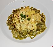 Gr&uuml;ne Nudeln mit H&auml;hnchen und Senf - Sahne (Bild)